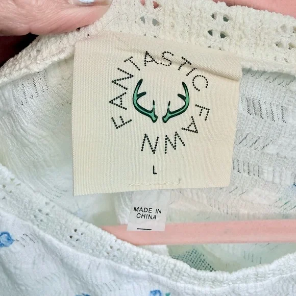 Fantastic Fawn Cream Floral Patchwork Blouse with Blue Accent - Picture 2 of 6